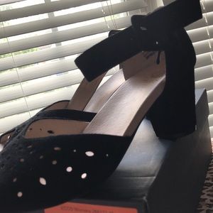 Black suede pumps- CrownebComforteur